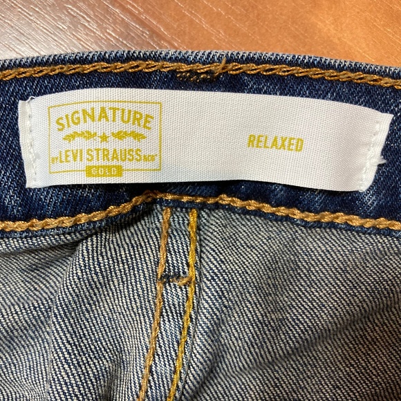 Levis Signature Gold relaxed denim - Picture 4 of 13